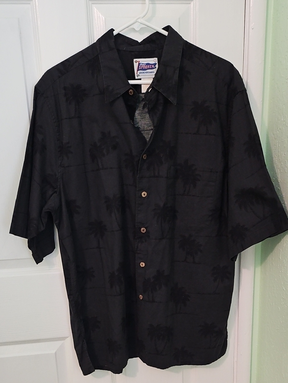 Reyn Spooner black palm tree print short sleeved button down shirt. Size Xlarge